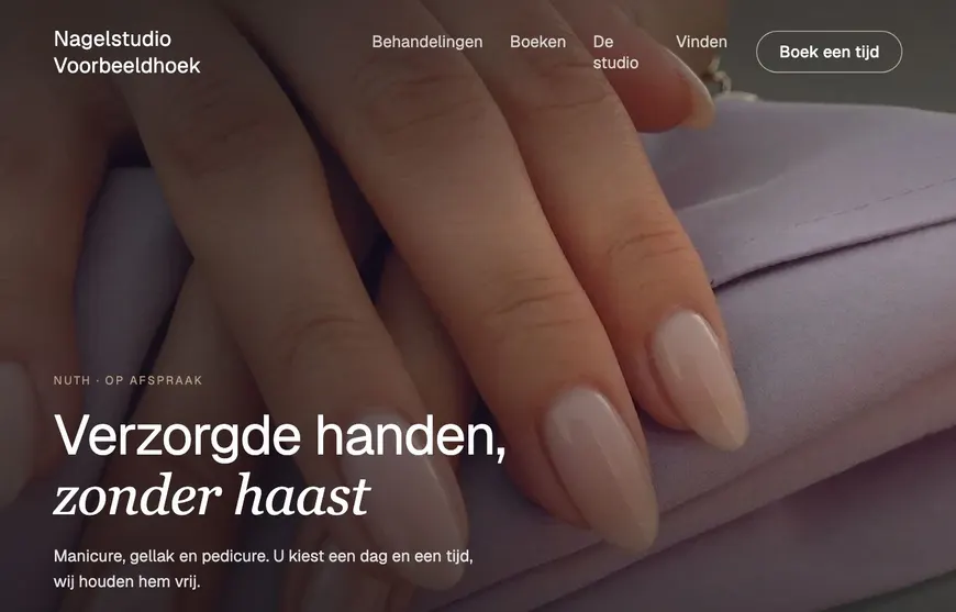 Nagelstudio Voorbeeldhoek op een laptopscherm